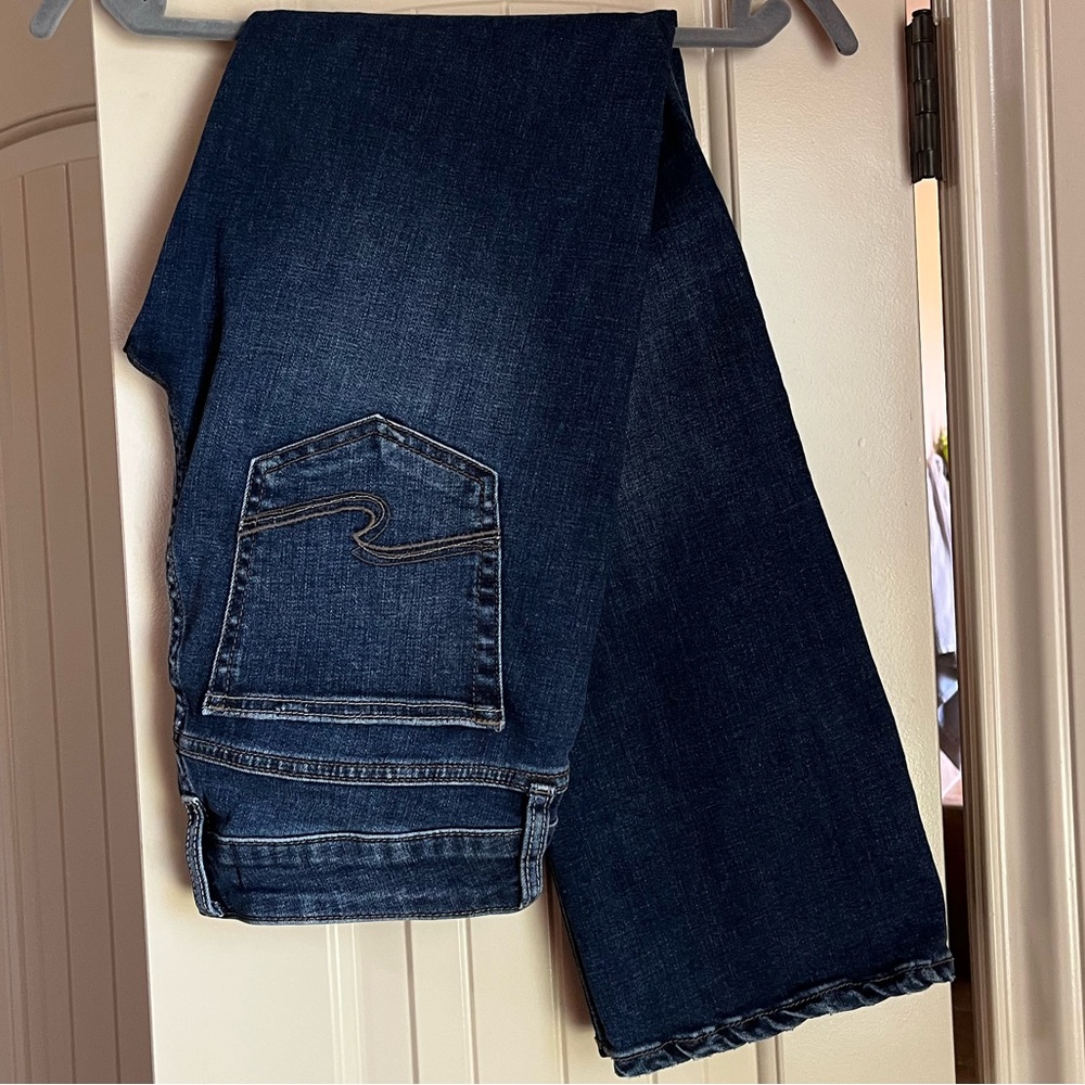 Silver Jeans Co. Dark Suki Curvy Mid Rise Slim Boot Jean